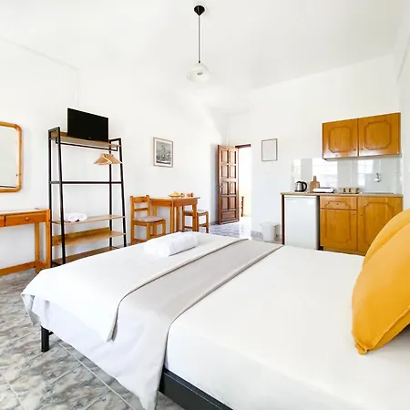 Almyra Apartment Perissa (Santorini)